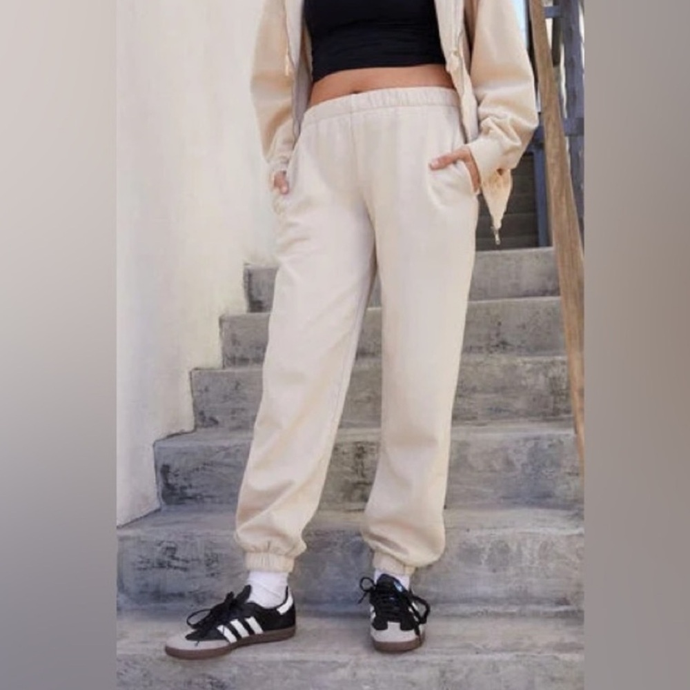 Brandy Melville John Galt Beige Cream Sweats Sweatpants Jogger High Rise Small